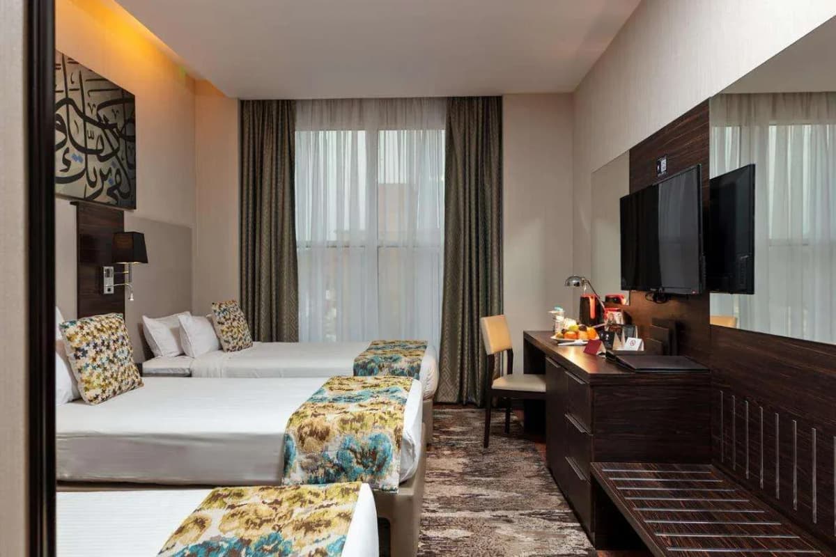 7 Nights Deluxe December Umrah Package